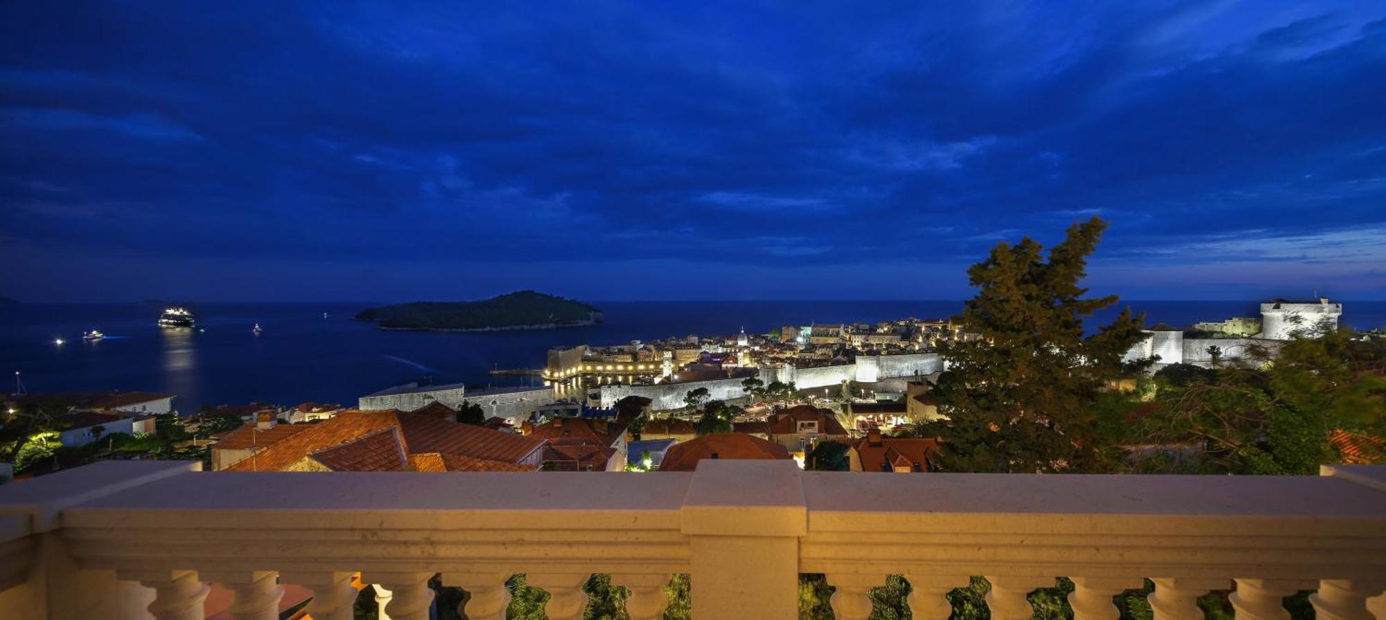 Captain's View Seaview & Pool