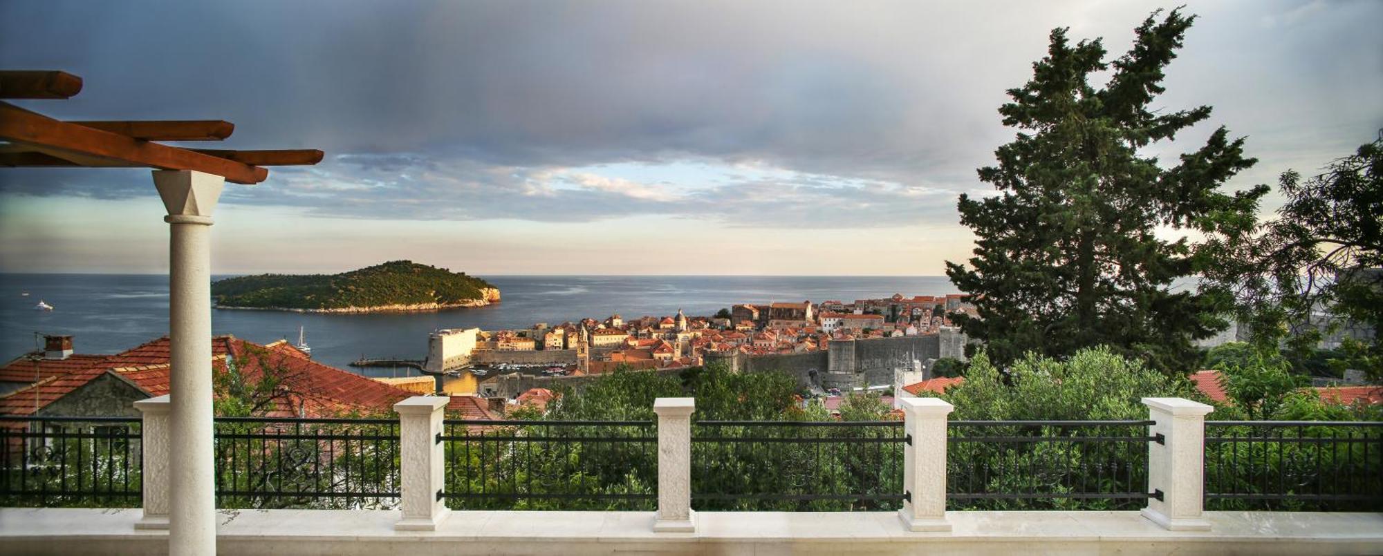 Captain's View Seaview & Pool Vila *