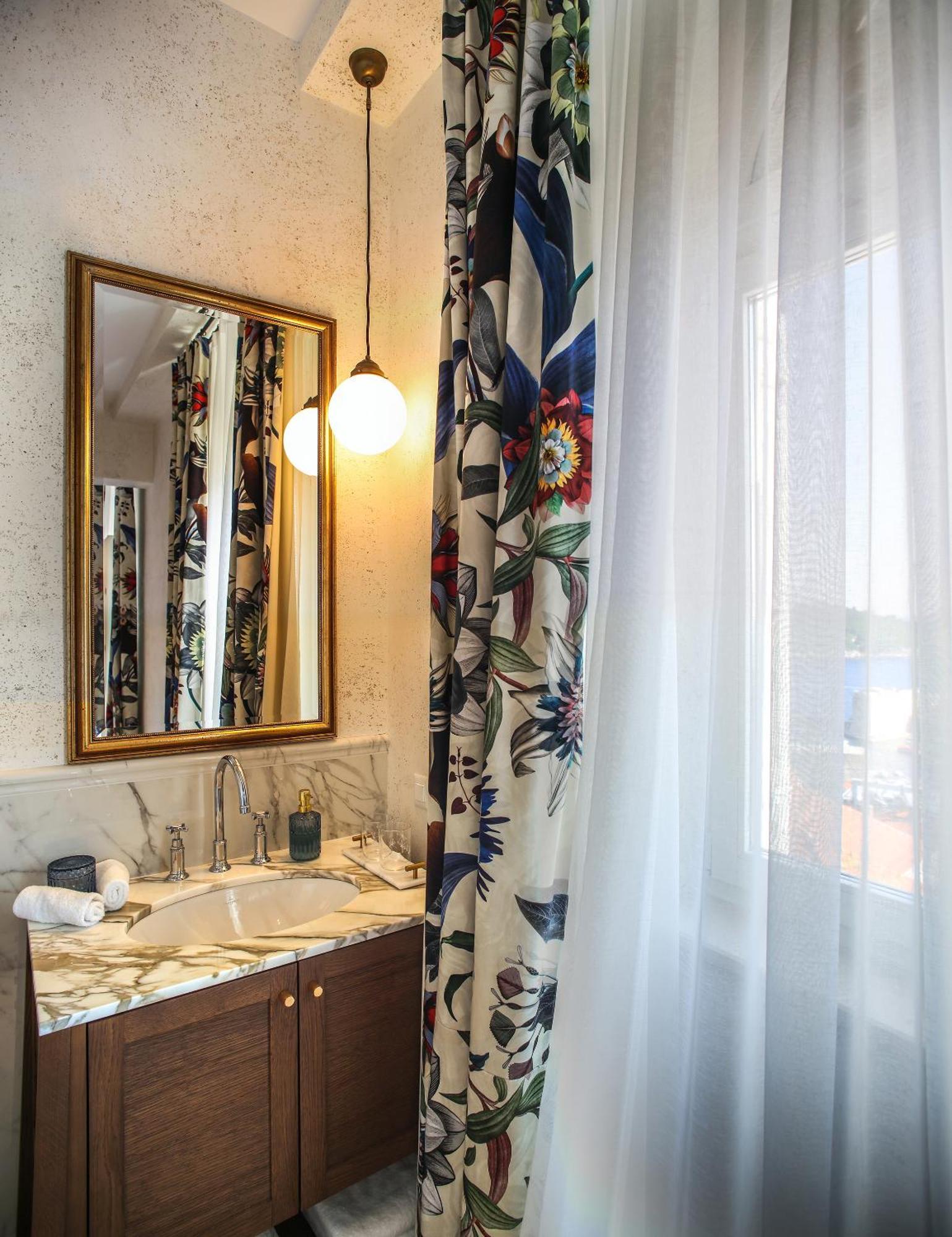 Captain's View Seaview & Pool Vila
