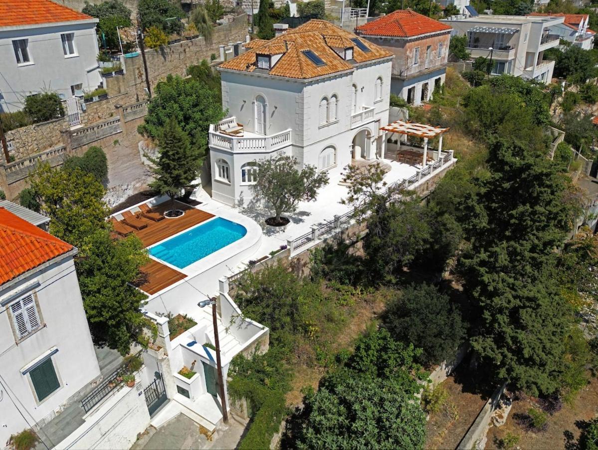 Captain's View Seaview & Pool Vila